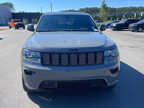 Used 2022 Jeep Grand Cherokee Laredo X AWD/4WD image 2