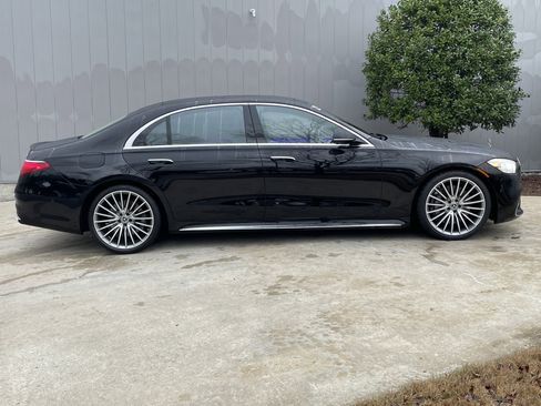 Certified 2022 Mercedes-Benz S 500 4MATIC w/ AMG Line Package image 5