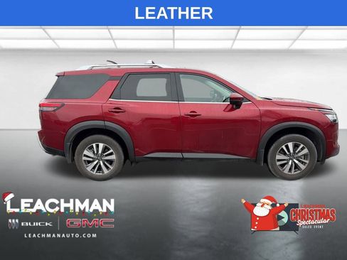 Used 2023 Nissan Pathfinder SL image 2