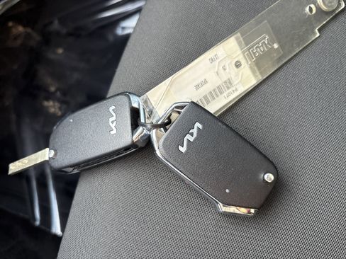 Used 2025 Kia Sportage LX image 36