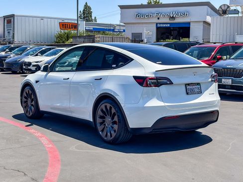 Used 2022 Tesla Model Y Performance AWD/4WD image 2