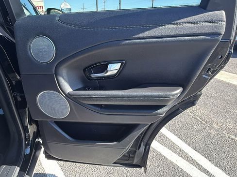 Used 2019 Land Rover Range Rover Evoque SE Premium image 15