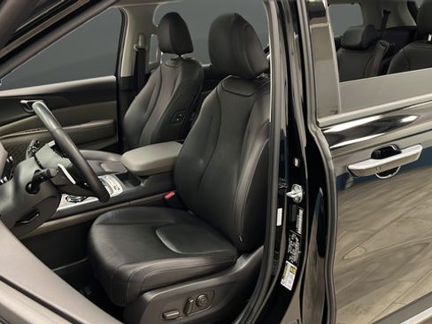 Used 2025 Kia Carnival SX FWD image 9