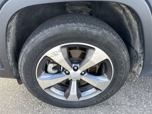 Used 2021 Jeep Cherokee Limited image 8