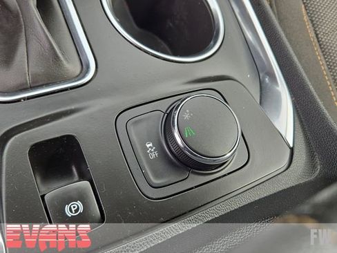 Used 2021 Chevrolet Traverse LT FWD image 11