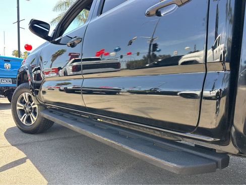 Used 2019 Toyota Tacoma TRD Sport w/ TRD Premium Sport Package RWD image 40