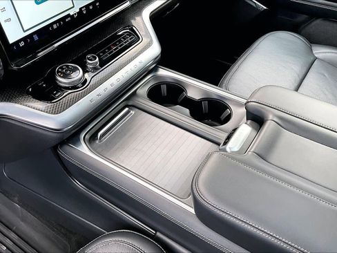 Used 2025 Ford Expedition Platinum w/ Stealth Appearance Package image 17