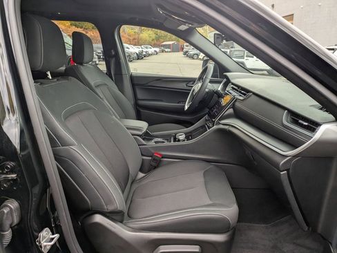 Certified 2025 Jeep Grand Cherokee Laredo X w/ Luxury Tech Group I image 29