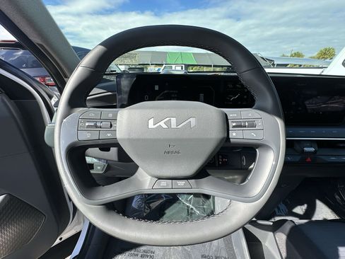 Certified 2026 Kia EV9 Land image 11