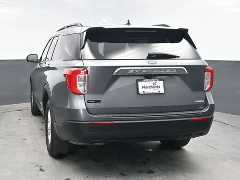Used 2022 Ford Explorer XLT AWD/4WD image 5
