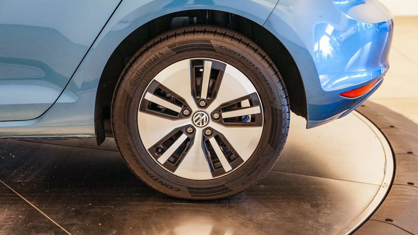 Used 2016 Volkswagen e-Golf SEL Premium FWD image 11