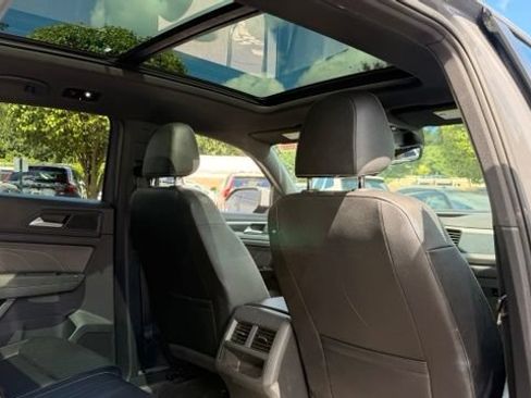 Used 2022 Volkswagen Atlas Cross Sport SEL R-Line AWD/4WD image 3