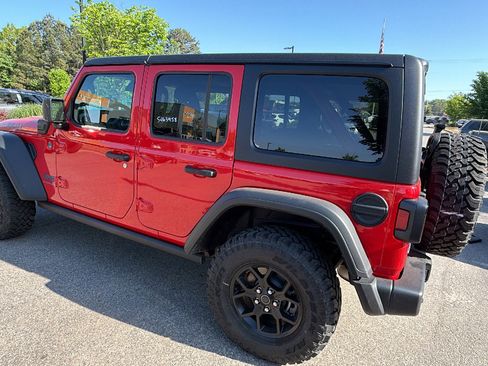 Used 2025 Jeep Wrangler Willys AWD/4WD image 10