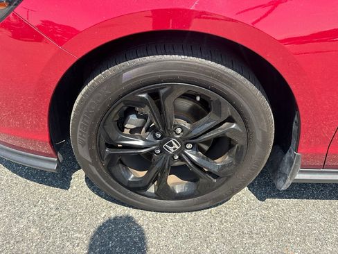 Used 2025 Honda Accord SE image 11