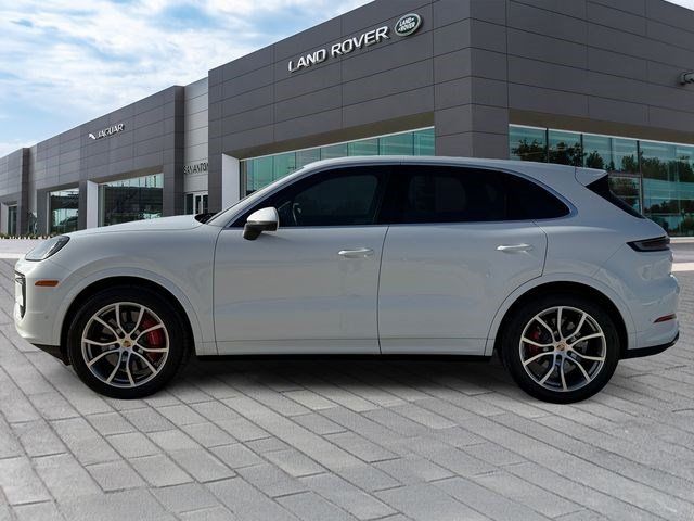 Used 2024 Porsche Cayenne S AWD/4WD image 2