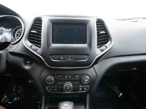 Used 2019 Jeep Cherokee Latitude Plus w/ Cold Weather Group image 17