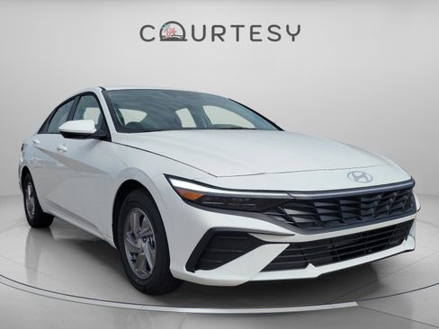 New 2026 Hyundai Elantra SE image 4