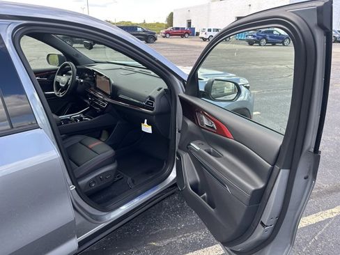 New 2026 Chevrolet Traverse RS w/ LPO, Floor Liner Package image 32