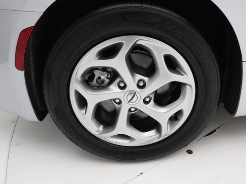 Used 2024 Chrysler Pacifica Limited image 10