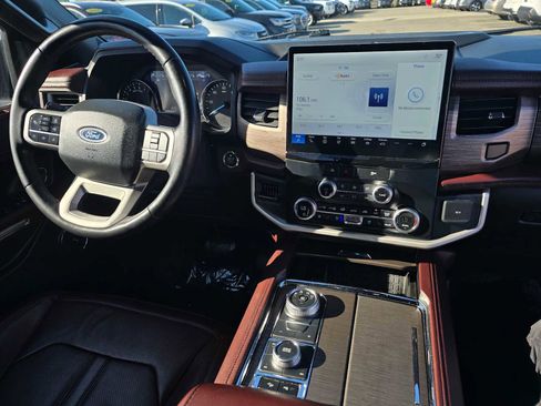 Used 2024 Ford Expedition Limited image 10