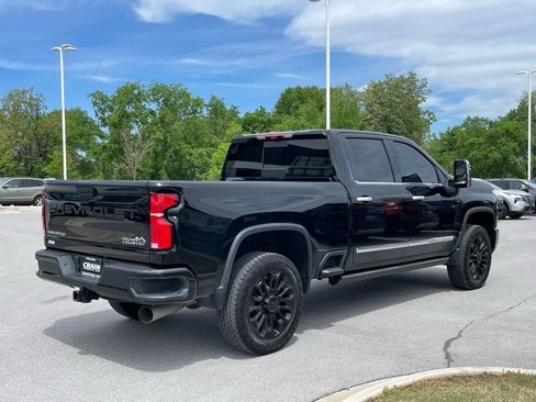 Used 2025 Chevrolet Silverado 2500 High Country w/ High Country Premium Package AWD/4WD image 8