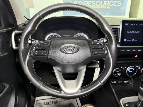 Used 2022 Hyundai Venue SEL image 31