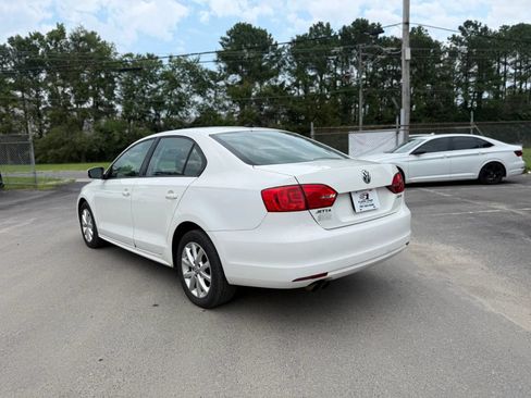 Used 2011 Volkswagen Jetta SE FWD image 3