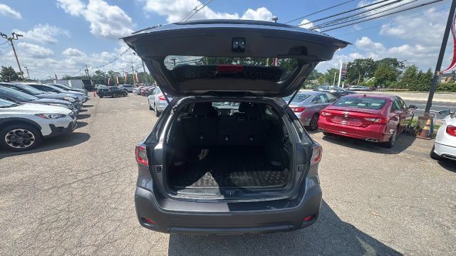 Used 2023 Subaru Outback Premium AWD/4WD image 17