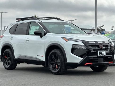 New 2025 Nissan Rogue SV image 2