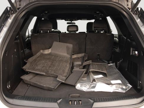 Used 2020 Ford Explorer XLT w/ Equipment Group 202A image 25