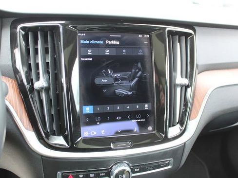 Used 2023 Volvo S60 T8 Plus image 23