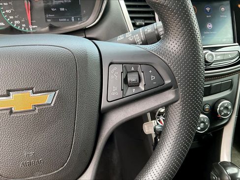 Used 2022 Chevrolet Trax LS w/ Tint and Cruise Package AWD/4WD image 24