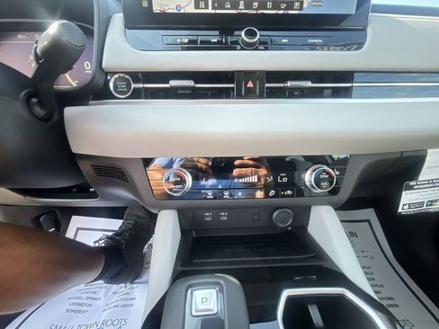 New 2025 Mitsubishi Outlander SE image 19