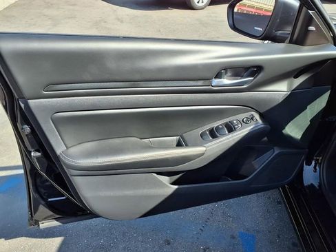 Used 2025 Nissan Altima 2.5 SV FWD image 13