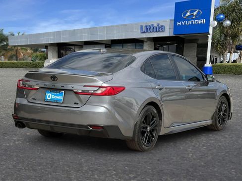 Used 2025 Toyota Camry SE w/ Convenience Package FWD image 3