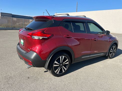 Used 2019 Nissan Kicks SR w/ Interior Electronics Package FWD image 3