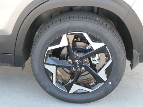 New 2026 Kia Seltos EX image 8