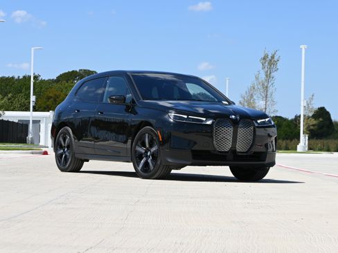 Certified 2024 BMW iX xDrive50 w/ Premium Package AWD/4WD image 2