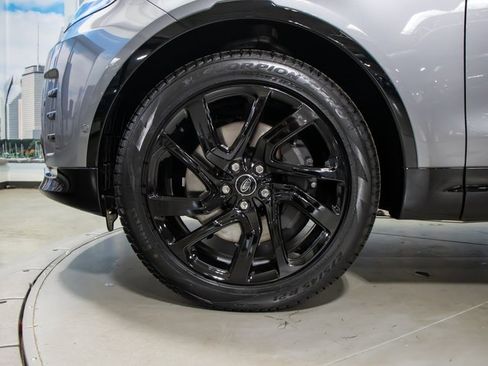 Certified 2025 Land Rover Discovery Dynamic SE image 7