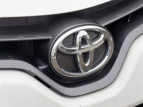 Used 2015 Toyota Corolla LE image 9
