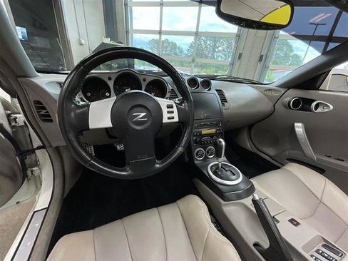 Used 2004 Nissan 350Z Touring RWD image 12
