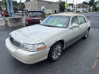 Used 2004 Lincoln Town Car Ultimate image 1