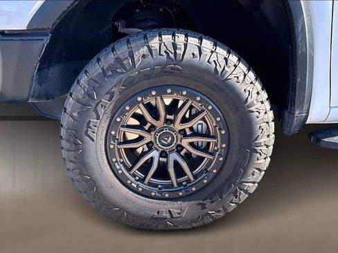 Used 2024 GMC Sierra 1500 AT4X image 8