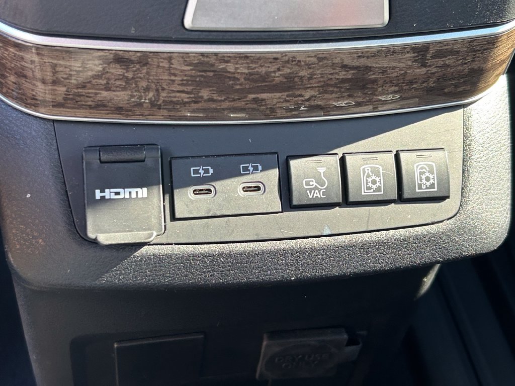 Used 2025 Toyota Sienna Platinum AWD/4WD image 23