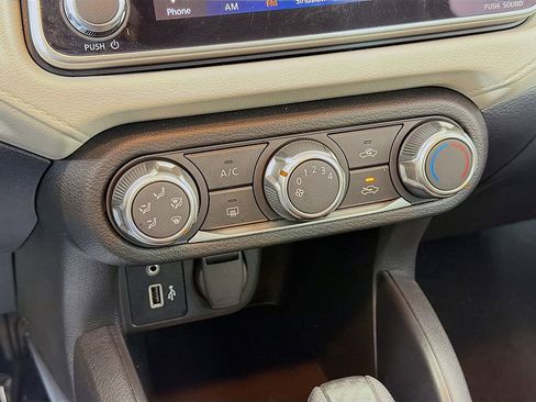 Used 2022 Nissan Versa SV image 29