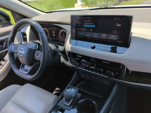 Used 2025 Nissan Rogue SL w/ SL Premium Package AWD/4WD image 36