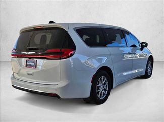 New 2026 Chrysler Pacifica Select video 2