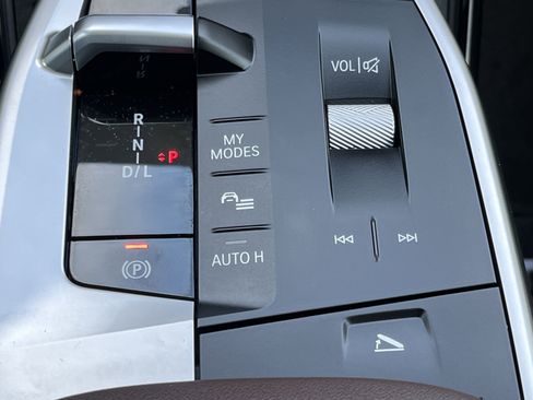 Used 2025 BMW X1 xDrive28i w/ Technology Package image 9