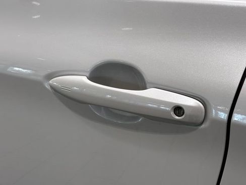 Used 2019 Toyota Avalon XSE w/ All Weather Liner Package image 9