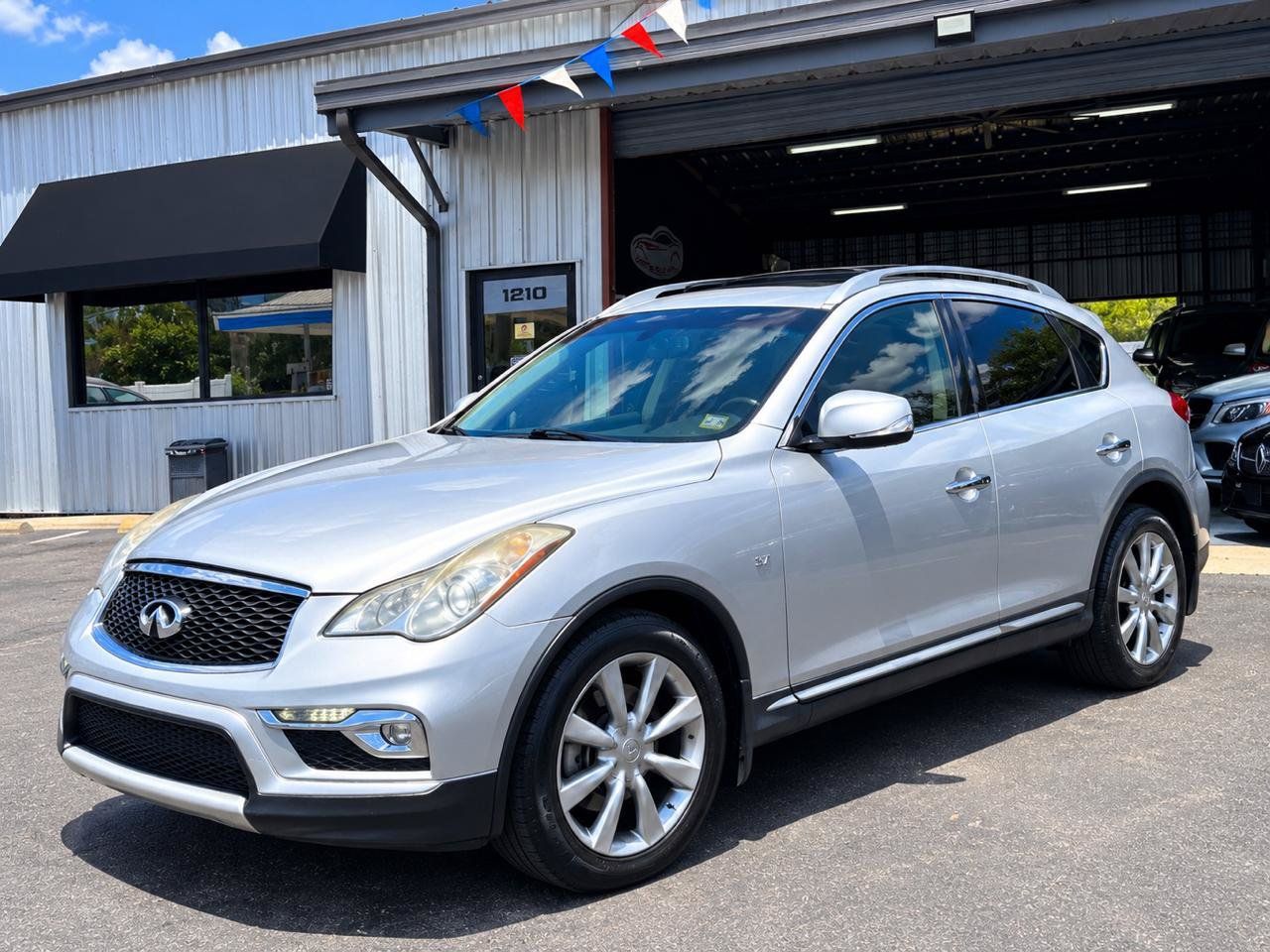 Used 2017 INFINITI QX50 2WD image 2